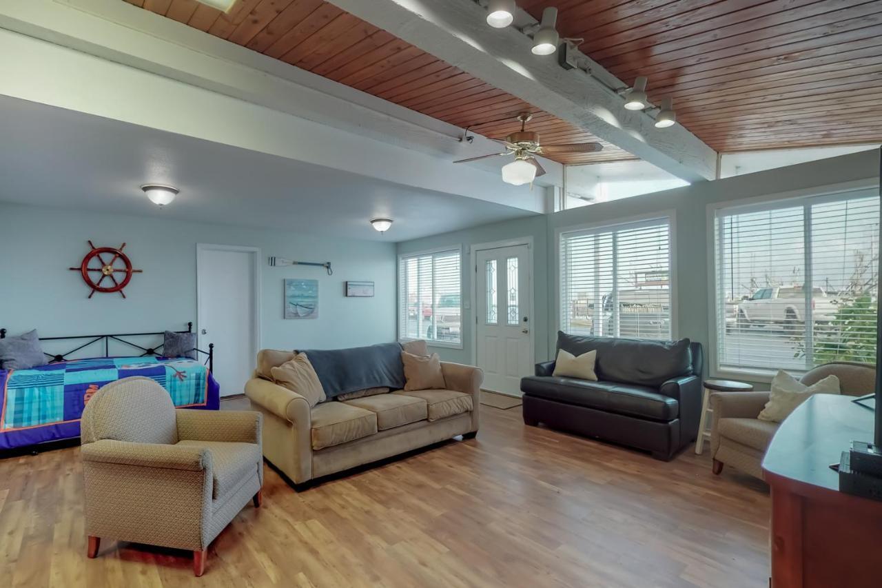 Westport Marina Guest House Экстерьер фото